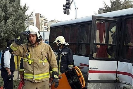 واژگونی اتوبوس در محور ساوه-سلفچگان