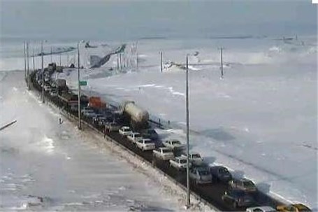 رهاسازی ۲۲ خودرو گرفتار در برف