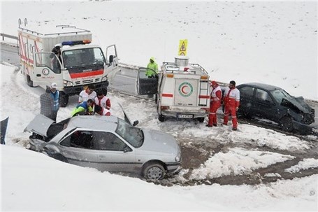 رهاسازی 105 دستگاه خودرو از برف و کولاک