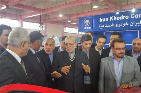 بازدید وزاری صنعت ایران و عراق از سالن ایران خودرو در نمایشگاه بغداد