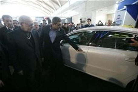 بازدید وزیر صنعت از غرفه ایران خودرو در نمایشگاه تهران