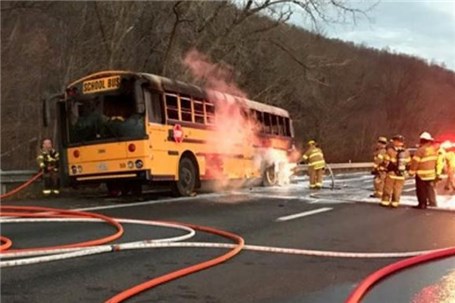 نجات 23 دانش‌آموز از حریق اتوبوس