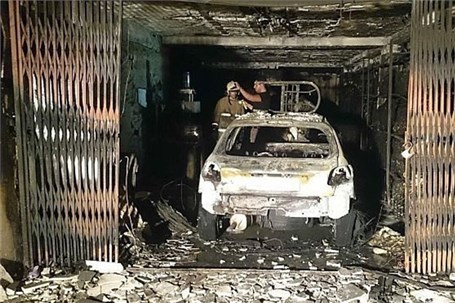 حریق در کارگاه تولیدی 2 خودرو را سوزاند