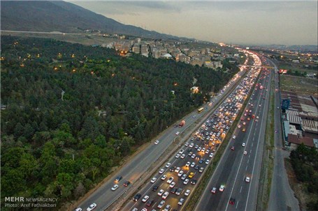 ترافیک در باند شمالی آزادراه تهران- کرج نیمه‌سنگین است