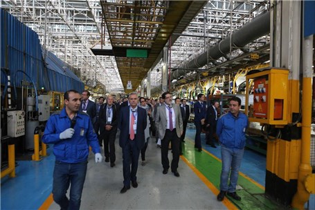 سفیر اسپانیا در ایران: سرناتو آماده همکاری با بزرگترین خودروساز ایران است