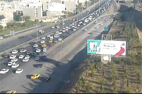 ترافیک در آزاد راه تهران-کرج نیمه سنگین است