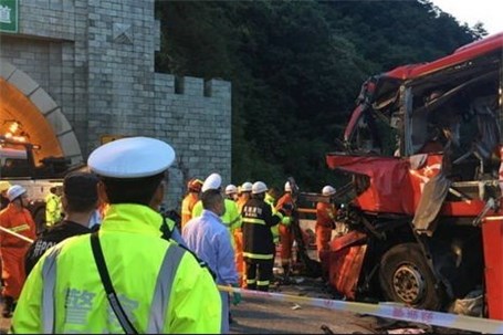 برخورد مرگبار اتوبوس با دیواره تونل در چین