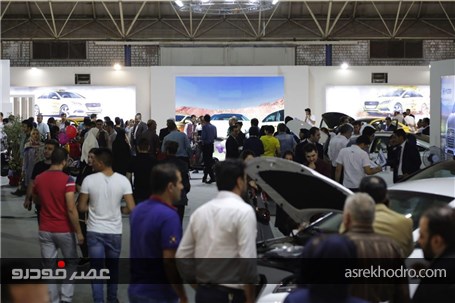 استقبال بازدیدکنندگان از محصولات پاکرو در نمایشگاه خودرو تبریز