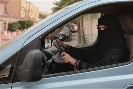 روزشمار رانندگی زنان عربستانی؛ ماموران زن راهنمایی و رانندگی به کمک می‌آیند
