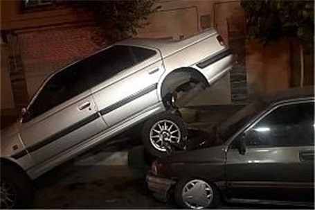 پارک کردن عجیب مینی بوس در تهرانسر دردسر ساز شد
