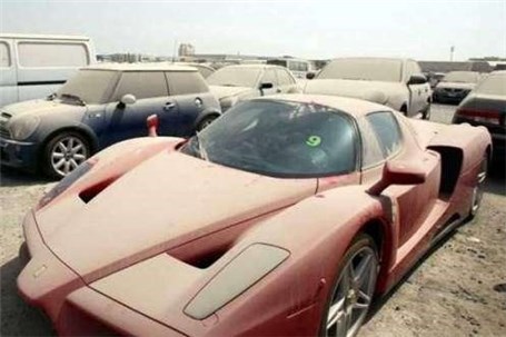 برخی از خودرو‌های میلیاردی در دبی فقط خاک می‌خورند!