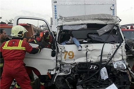 ۷ نفر براثر واژگونی سواری سمند در آزاد راه «پل زال» مجروح شدند