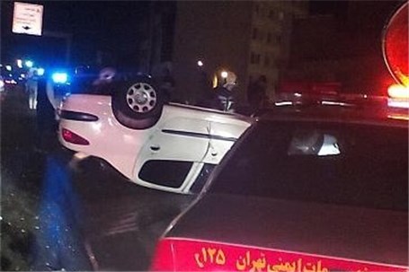 واژگونی خودرو سواری 206 در تهرانسر