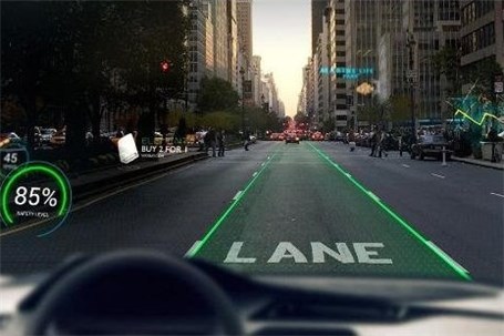 نمایش اطلاعات مسیر با فناوری واقعیت افزوده در جلوی خودرو