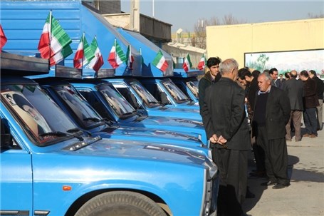 167 دستگاه خودرو وانت به مددجویان کمیته امداد امام کرمانشاه واگذارشد