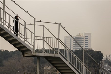انباشت آلاینده‌ها در هوای تهران طی امروز