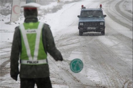 بارش برف و تردد نیمه‌سنگین خودروها در محورهای هراز و کندوان