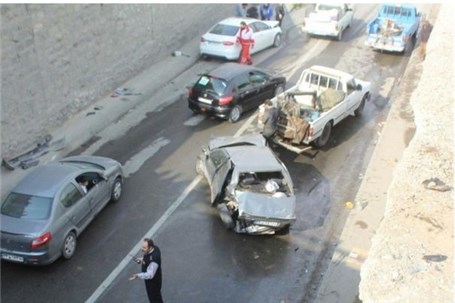 تصادف سه دستگاه خودرو در بزرگراه تهران کرج