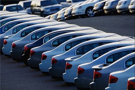 بررسی اثر تغییرات قوانین و نوسان نرخ ارز بر واردات خودرو