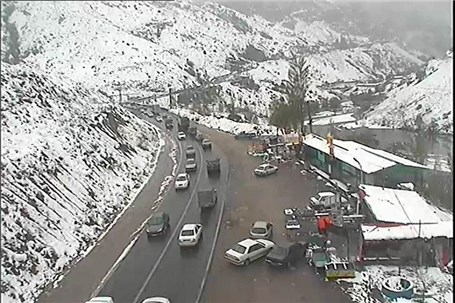 بارش برف تردد خودروها را در خراسان شمالی کند کرده است