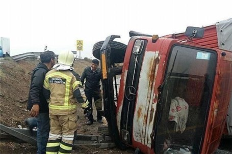 واژگونی کامیون با یک کشته در فارس