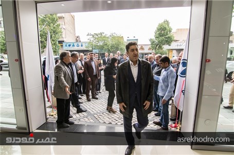 اولین نمایشگاه مرکزی خودروسازان بم و جیلی در تهران افتتاح شد