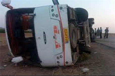 ۲۲ کشته و زخمی در حادثه واژگونی اتوبوس حامل دانش‌آموزان