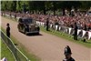 خودروی ملکه الیزابت دوم زیر پای عروس جدید بریتانیا