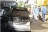نشت گازوئیل یک اتومبیل را به کام آتش برد