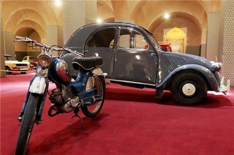 دورهمی قدیمی‌ترین خودروهای کلاسیک در یزد