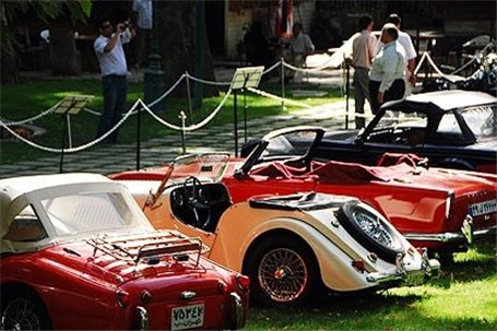 نمایشگاه خودروهای کلاسیک در باقر شهر تهران