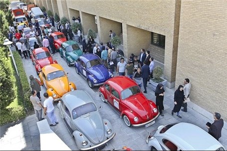 بازدید رئیس سازمان میراث‌فرهنگی از نمایشگاه خودروهای تاریخی