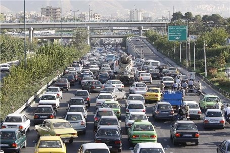 ترافیک در آزادراه کرج_ تهران سنگین است