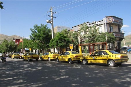تحویل روزانه 60 دستگاه تاکسی به متقاضیان