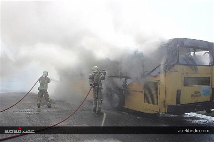 اتوبوس مسافربری در خیابان رجایی آتش گرفت + عکس