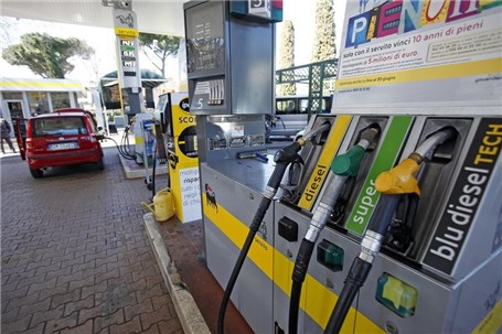 ایتالیایی ها برای خرید بنزین 18 نوع مالیات می پردازند