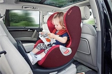 استفاده از صندلی کودک در خودروها اجباری می‌شود