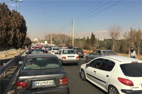 ترافیک در جاده بهشت رضا (ع) مشهد پرحجم است