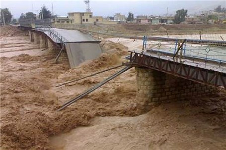 سیل راه دسترسی ۱۴ روستای تنکابن را مسدود کرد