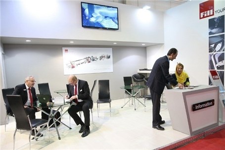 شرکت کنندگان خارجی نمایشگاه قطعات خودرو: بازار خودروی ایران را آسان ترک نمی کنیم