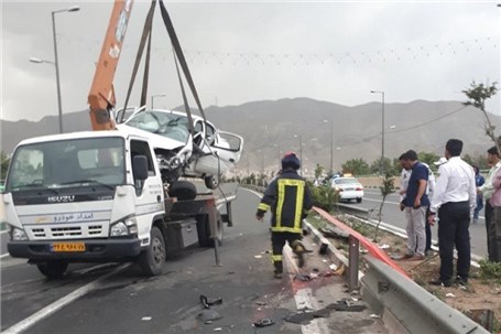 مصدومیت 7 مسافر در اتوبان قزوین-زنجان به دلیل برخورد پرشیا با گاردریل