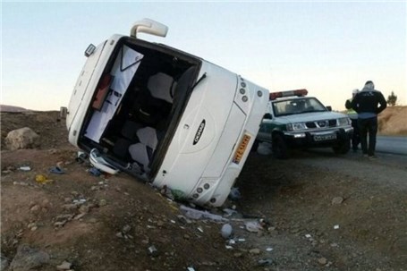 6 مصدوم در واژگونی اتوبوس در اتوبان شهید رجایی
