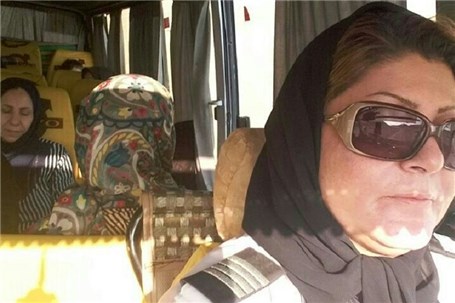 تنها راننده زن اتوبوس در خراسان شمالی از مشکلات خود می گوید