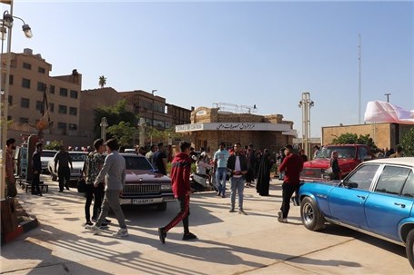 نخستین نمایشگاه خودروهای کلاسیک در آبادان برگزار شد