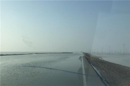 جاده ساحلی گناوه به بوشهر به علت آبگرفتگی مسدود شد