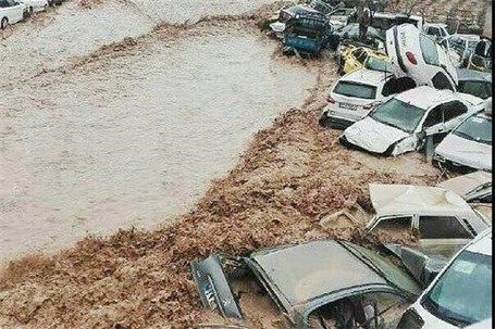 سیل ۲۰۰ خودرو را در دروازه قرآن شیراز با خود برد