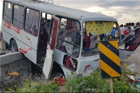 ۲۳ کشته و مجروح در تصادف سرویس مدرسه در فارس