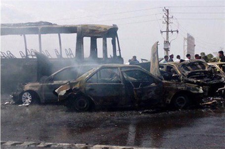 ۲۵ مصدوم و یک کشته در برخورد اتوبوس و تریلر در کاشان