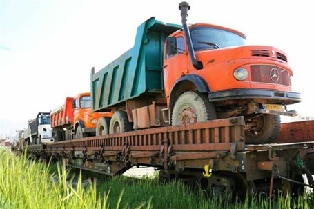 ارسال محموله ماشین‌های‌ راهداری و راهسازی به مناطق سیل‌زده خوزستان