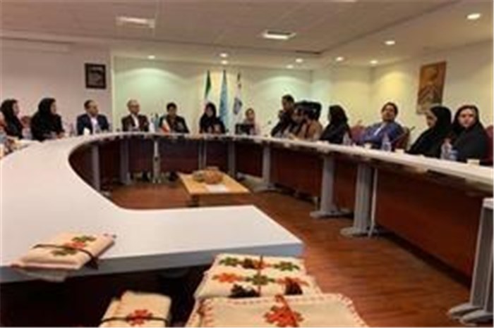 حمایت ایران خودرو از هنر سوزن دوزی زنان سیستان و بلوچستان
